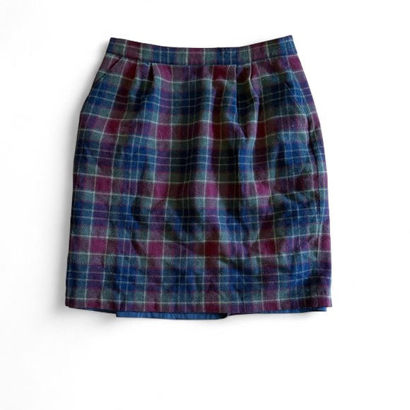 Savannah Dresses & Skirts - Vintage womens navy red green plaid tartan knee length skirt Size 14 wool blend